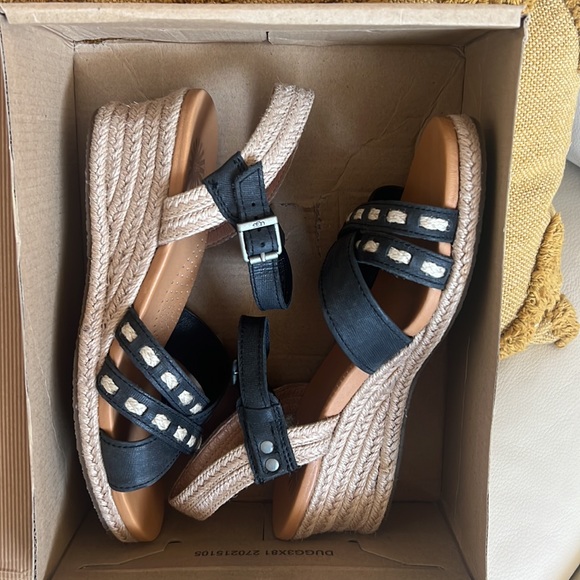 Ugg W Mairi Sandal - Picture 1 of 10
